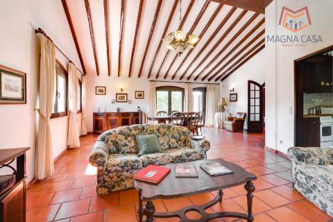 Moradia com Piscina e Jardim em Colares, Sintra