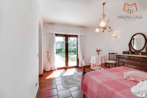 Moradia com Piscina e Jardim em Colares, Sintra