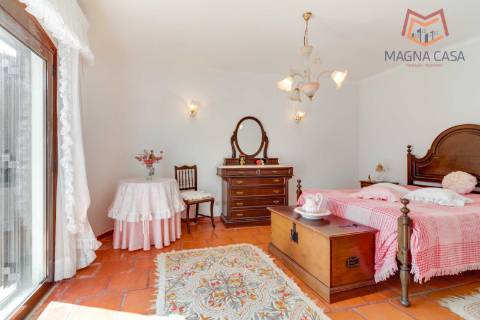 Moradia com Piscina e Jardim em Colares, Sintra