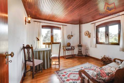 Moradia com Piscina e Jardim em Colares, Sintra