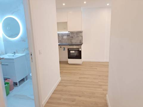 Apartamento T2 com elevador para venda em Odivelas - Lisboa