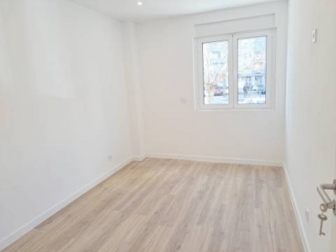 Apartamento T2 com elevador para venda em Odivelas - Lisboa