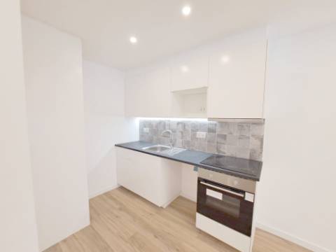 Apartamento T2 com elevador para venda em Odivelas - Lisboa