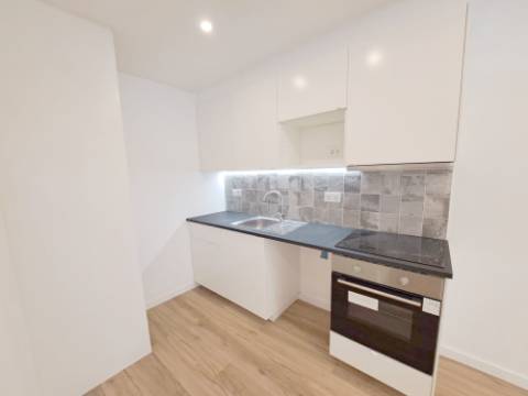 Apartamento T2 com elevador para venda em Odivelas - Lisboa