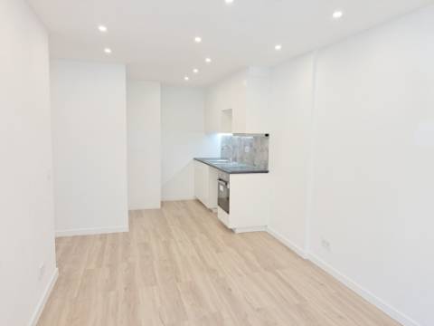 Apartamento T2 com elevador para venda em Odivelas - Lisboa