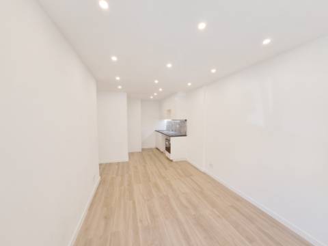 Apartamento T2 com elevador para venda em Odivelas - Lisboa