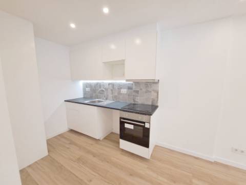 Apartamento T2 com elevador para venda em Odivelas - Lisboa