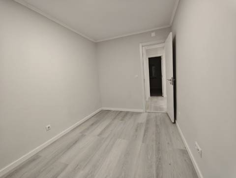 Oportunidade em Benfica! Apartamento T2 Remodelado pronto a habitar, localizado na Rua Actriz Maria Matos