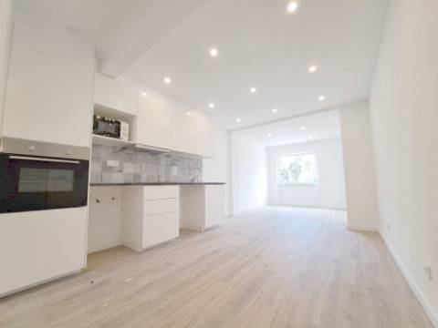 Apartamento T2 com pátio para venda em Algueirão-Mem Martins - Sintra - Lisboa