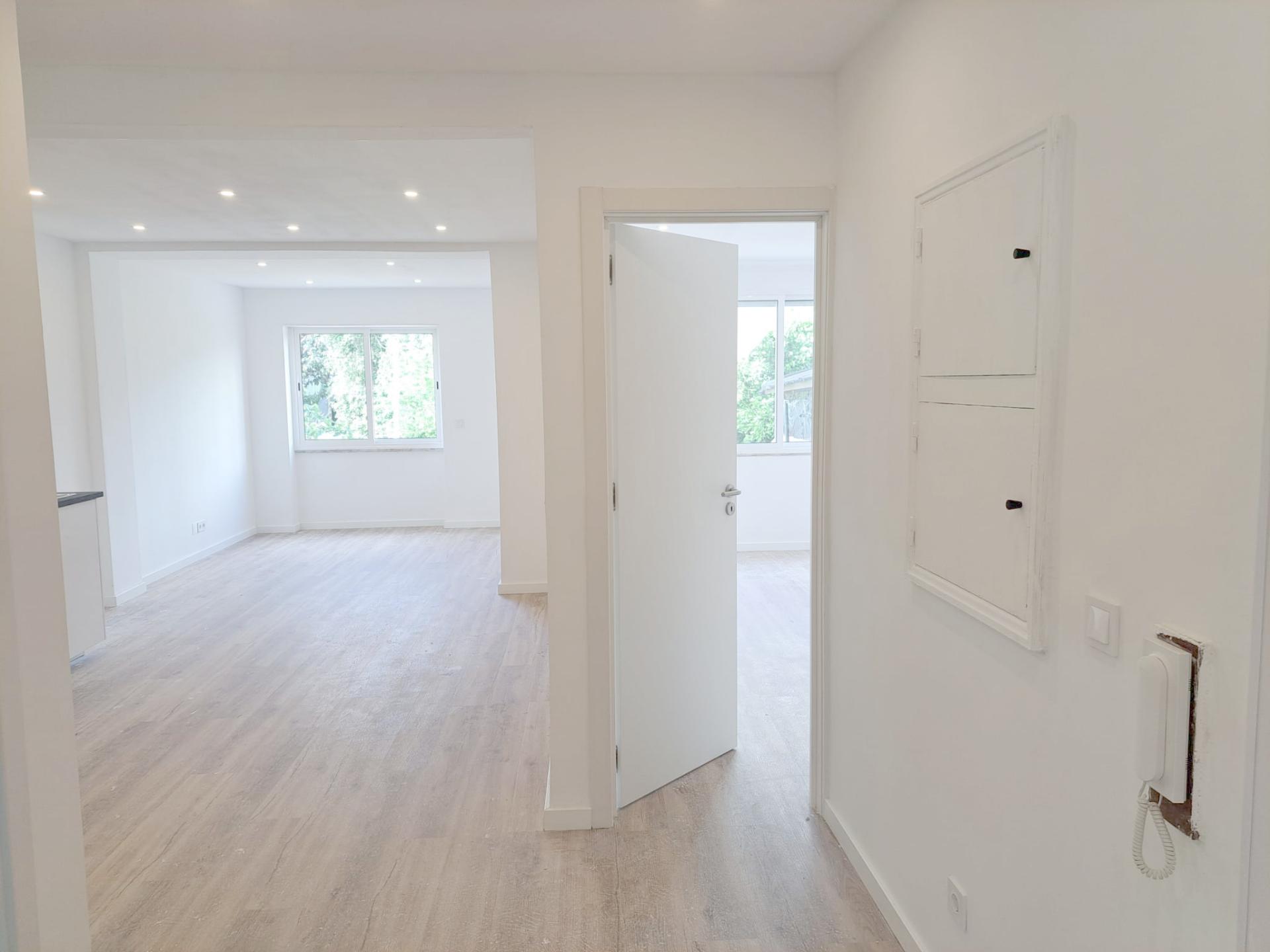 Apartamento T2 com pátio para venda em Algueirão-Mem Martins - Sintra - Lisboa