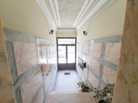 Apartamento T2 com pátio para venda em Algueirão-Mem Martins - Sintra - Lisboa