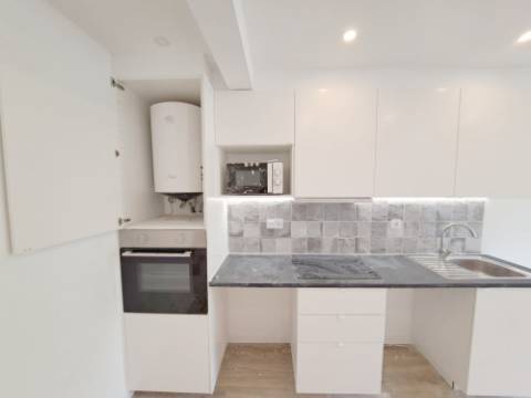 Apartamento T2 com pátio para venda em Algueirão-Mem Martins - Sintra - Lisboa