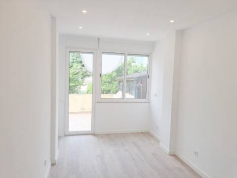 Apartamento T2 com pátio para venda em Algueirão-Mem Martins - Sintra - Lisboa