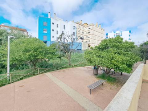 Apartamento T2 com pátio para venda em Algueirão-Mem Martins - Sintra - Lisboa