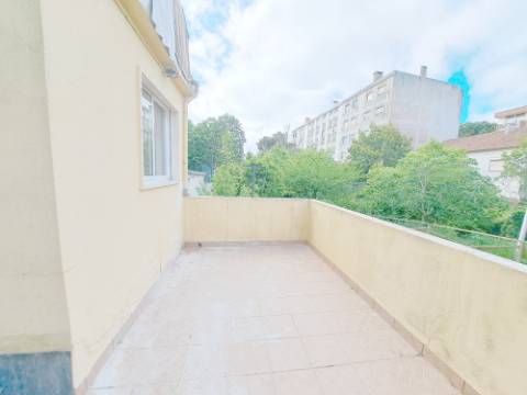 Apartamento T2 com pátio para venda em Algueirão-Mem Martins - Sintra - Lisboa