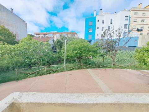 Apartamento T2 com pátio para venda em Algueirão-Mem Martins - Sintra - Lisboa