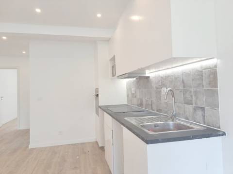 Apartamento T2 com pátio para venda em Algueirão-Mem Martins - Sintra - Lisboa
