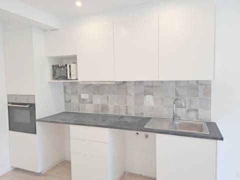 Apartamento T2 com pátio para venda em Algueirão-Mem Martins - Sintra - Lisboa