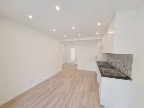 Apartamento T2 com pátio para venda em Algueirão-Mem Martins - Sintra - Lisboa