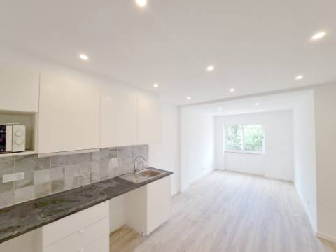 Apartamento T2 com pátio para venda em Algueirão-Mem Martins - Sintra - Lisboa
