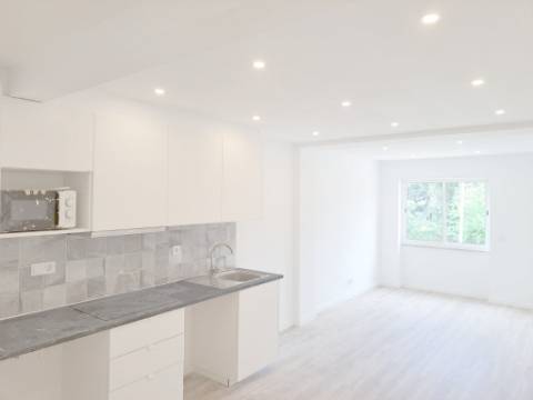 Apartamento T2 com pátio para venda em Algueirão-Mem Martins - Sintra - Lisboa