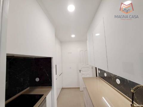 Apartamento T3 para venda na Avenida General Roçadas - Lisboa, totalmente remodelado com materiais de excelente qualidade