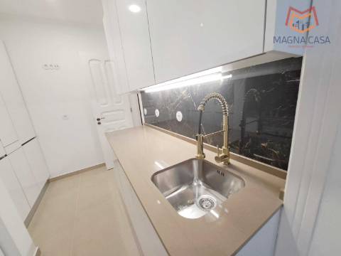 Apartamento T3 para venda na Avenida General Roçadas - Lisboa, totalmente remodelado com materiais de excelente qualidade