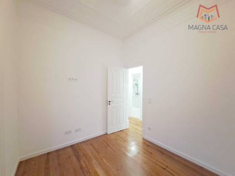 Apartamento T3 para venda na Avenida General Roçadas - Lisboa, totalmente remodelado com materiais de excelente qualidade