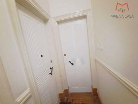 Apartamento T3 para venda na Avenida General Roçadas - Lisboa, totalmente remodelado com materiais de excelente qualidade