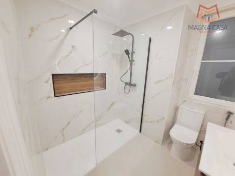 Apartamento T3 para venda na Avenida General Roçadas - Lisboa, totalmente remodelado com materiais de excelente qualidade
