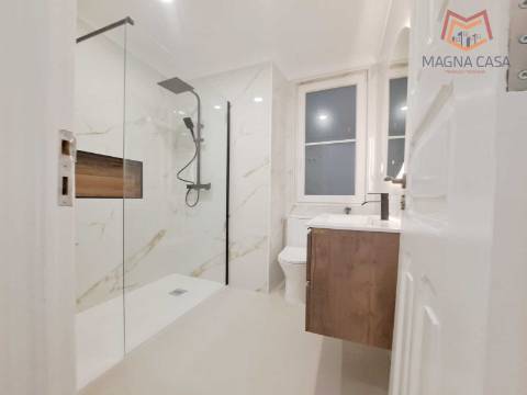 Apartamento T3 para venda na Avenida General Roçadas - Lisboa, totalmente remodelado com materiais de excelente qualidade