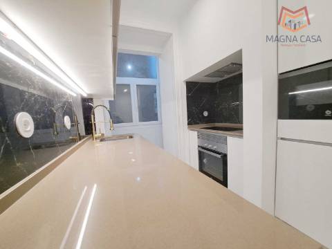 Apartamento T3 para venda na Avenida General Roçadas - Lisboa, totalmente remodelado com materiais de excelente qualidade