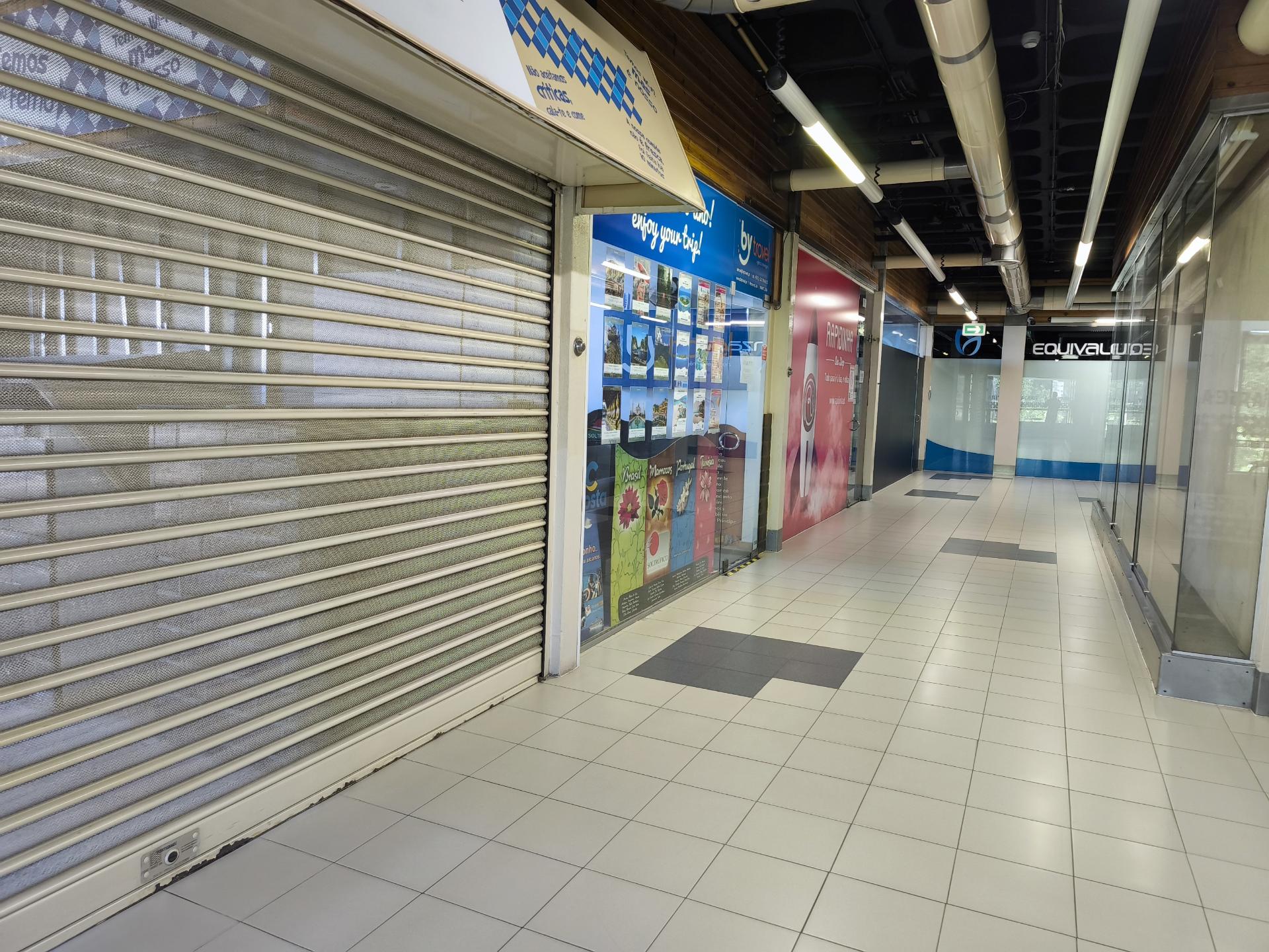 Loja Premium no Centro Comercial das Palmeiras em Oeiras Uma Oportunidade Rara para o Seu Negócio