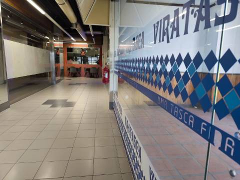 Loja Premium no Centro Comercial das Palmeiras em Oeiras Uma Oportunidade Rara para o Seu Negócio