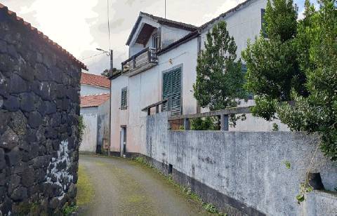 MORADIA para VENDA com quintal - Santo António, São Roque do Pico, Ilha do Pico, Açores
