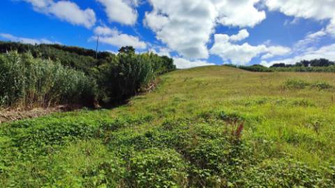VENDA de AMPLO TERRENO RÚSTICO - Ajuda da Bretanha, Ponta Delgada, Ilha de São Miguel, Açores