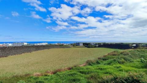 VENDA conjunta de 5 TERRENOS com potencial para construção em Ponta Delgada, Ilha de São Miguel, Açores