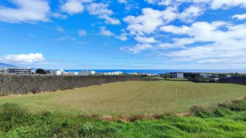 VENDA conjunta de 5 TERRENOS com potencial para construção em Ponta Delgada, Ilha de São Miguel, Açores