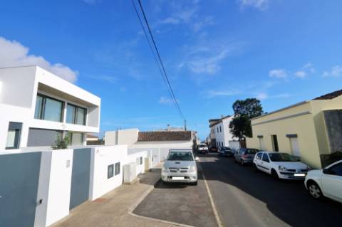 VENDA de AMPLO TERRENO com potencial para Construção - Fajã de Cima, Ponta Delgada, Ilha de São Miguel, Açores
