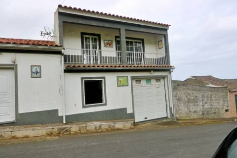 VENDA de CASA - MORADIA com vista mar - Maia, Ribeira Grande, Ilha de São Miguel, Açores