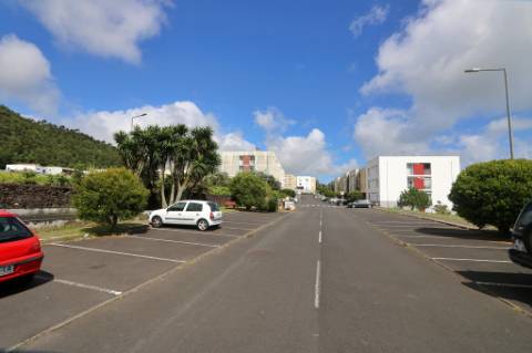VENDA de LOTE para construção de edifício - Livramento, Ponta Delgada, Ilha de São Miguel, Açores