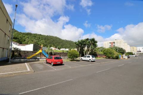 VENDA de LOTE para construção de edifício - Livramento, Ponta Delgada, Ilha de São Miguel, Açores
