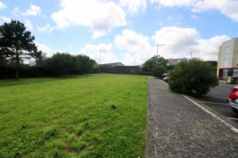 VENDA de LOTE para construção de edifício - Livramento, Ponta Delgada, Ilha de São Miguel, Açores