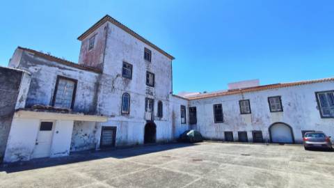 VENDA de AMPLO EDIFÍCIO/PRÉDIO no Centro Histórico de Ponta Delgada (São José), Ilha São Miguel, Açores