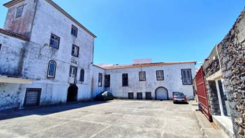 VENDA de AMPLO EDIFÍCIO/PRÉDIO no Centro Histórico de Ponta Delgada (São José), Ilha São Miguel, Açores