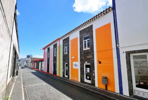 VENDA de AMPLO EDIFÍCIO/PRÉDIO no Centro Histórico de Ponta Delgada (São José), Ilha São Miguel, Açores