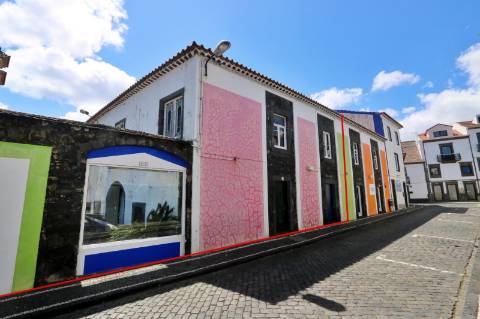 VENDA de AMPLO EDIFÍCIO/PRÉDIO no Centro Histórico de Ponta Delgada (São José), Ilha São Miguel, Açores