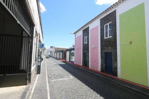 VENDA de AMPLO EDIFÍCIO/PRÉDIO no Centro Histórico de Ponta Delgada (São José), Ilha São Miguel, Açores