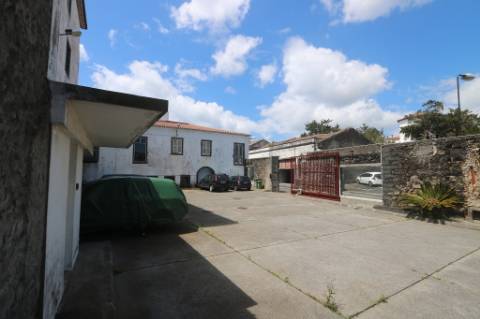 VENDA de AMPLO EDIFÍCIO/PRÉDIO no Centro Histórico de Ponta Delgada (São José), Ilha São Miguel, Açores