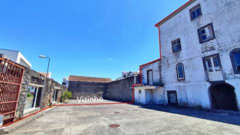 VENDA de AMPLO EDIFÍCIO/PRÉDIO no Centro Histórico de Ponta Delgada (São José), Ilha São Miguel, Açores